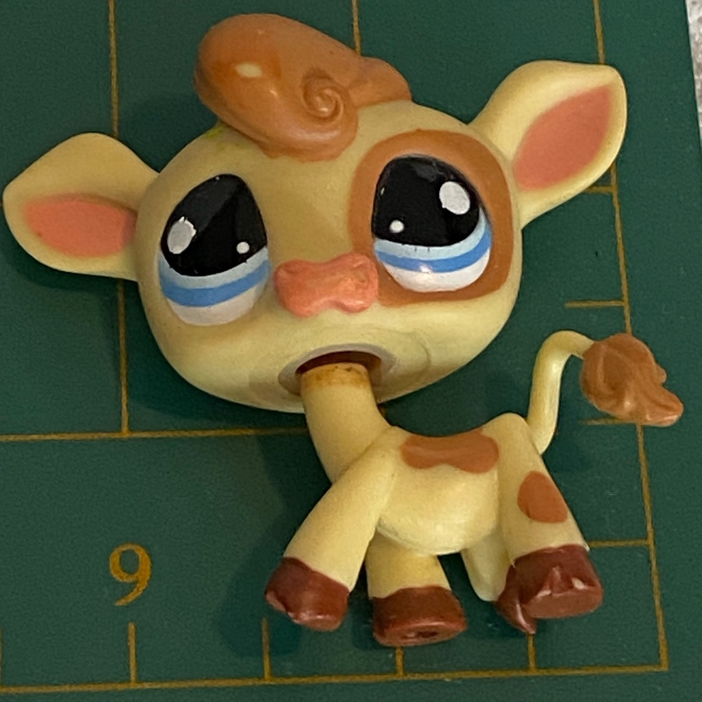 2007 Authentic LPS Cow #970 Yellow W/ Brown Spots Blue Eyes Littlest Pet Shop